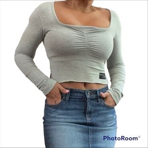 Pretty little thing long sleeve crop with cinched vneck grey _NWT